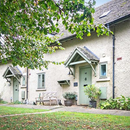 Coot Cottage - Holiday House With Fantastic Lake Views Somerford Keynes Exterior photo